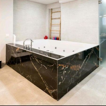 Romantic Jacuzzi Apartment Athens Luaran gambar