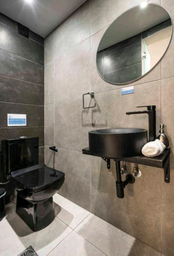 Romantic Jacuzzi Apartment Athens Luaran gambar