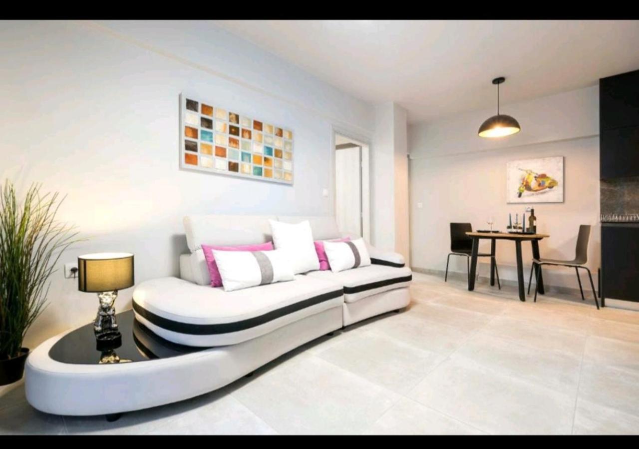 Romantic Jacuzzi Apartment Athens Luaran gambar