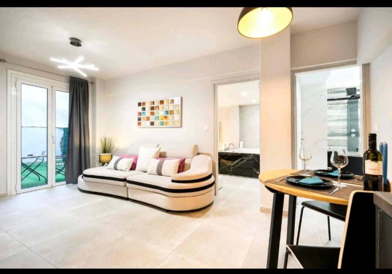 Romantic Jacuzzi Apartment Athens Luaran gambar