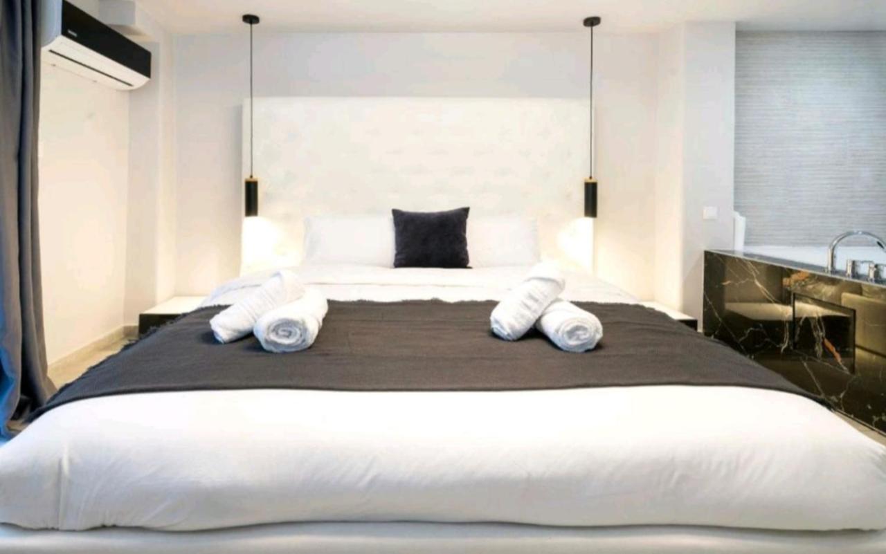 Romantic Jacuzzi Apartment Athens Luaran gambar