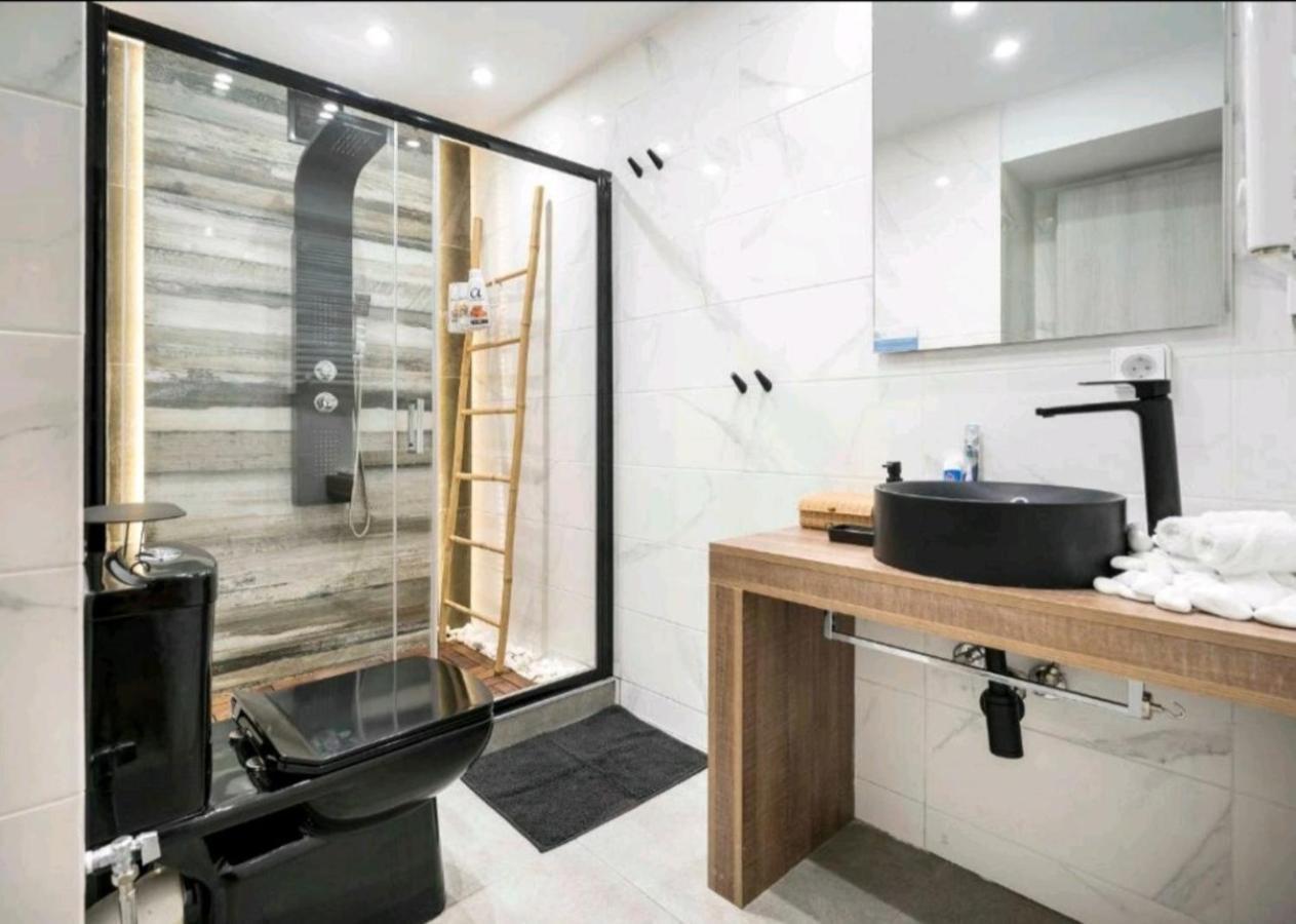 Romantic Jacuzzi Apartment Athens Luaran gambar